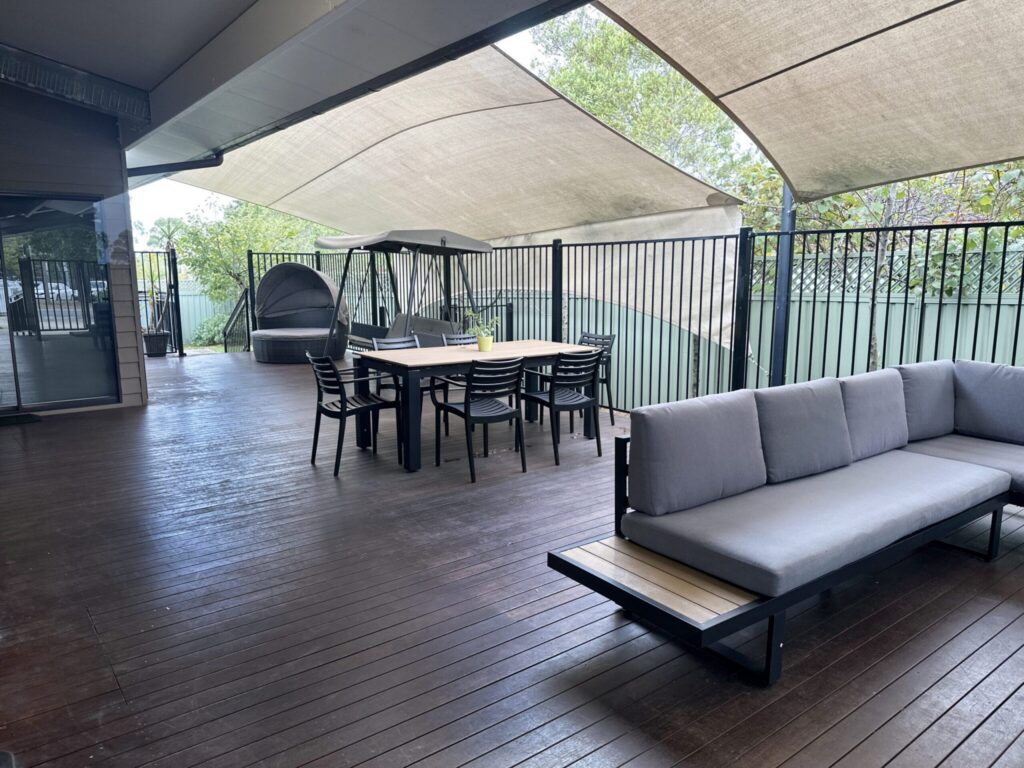 LOFTUS-SIL-outdoor4-scaled-1.jpg